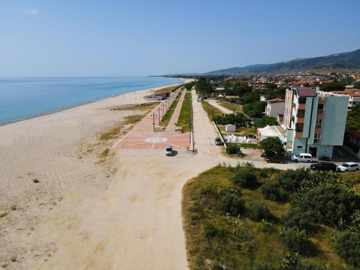 Hotel Rivabella Даволи Экстерьер фото